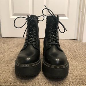 Women’s Steve Madden Black Platform Tie Up Round Toe Combat Boots with Zipper